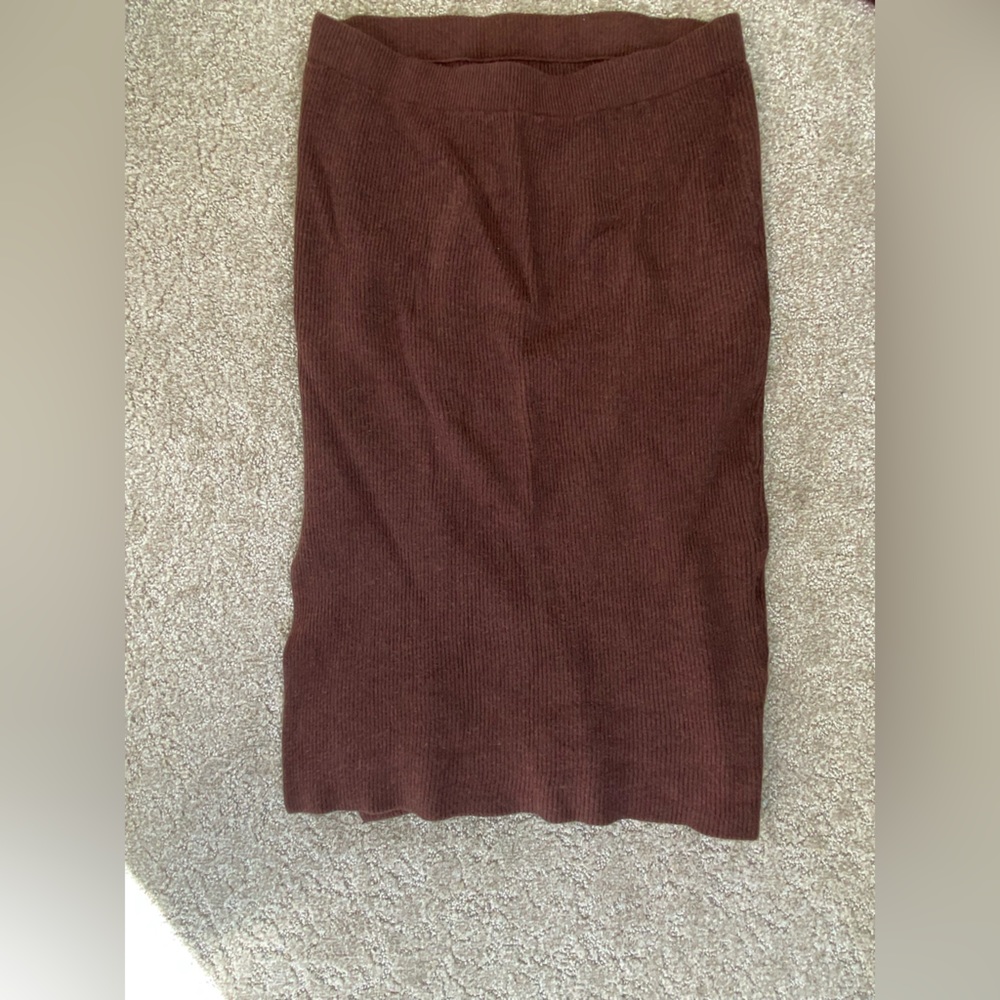 House of Harlow Two Piece Brown Sweater Top and Skirt - Picture 4 of 10